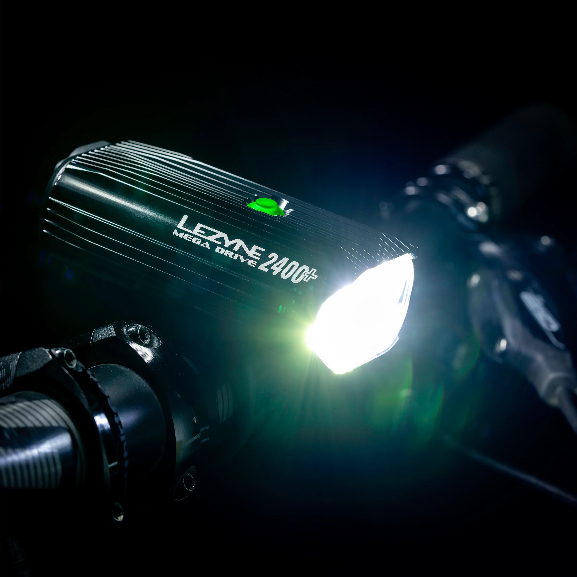 LEZYNE MEGA DRIVE 2400+ FRONT BLACK