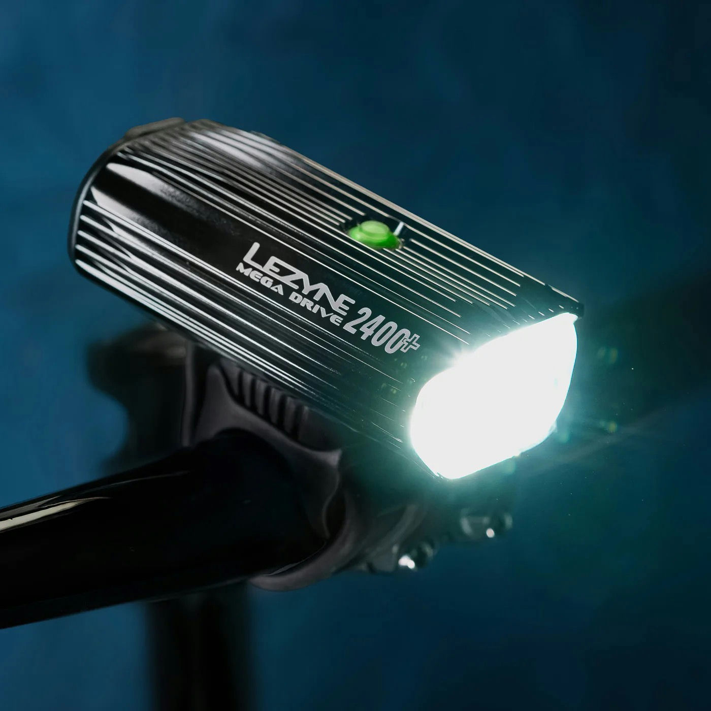 LEZYNE MEGA DRIVE 2400+ FRONT BLACK