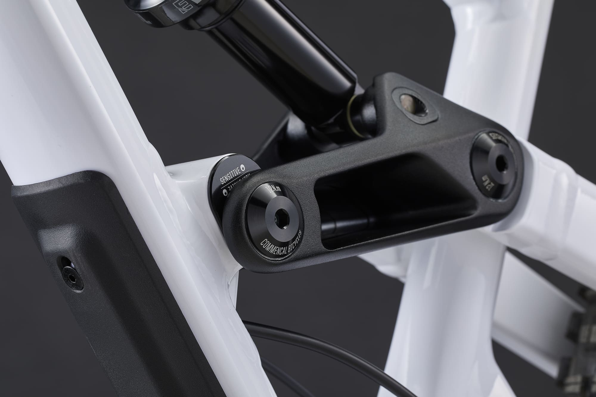 COMMENCAL CLASH ESSENTIAL PURE WHITE 2025