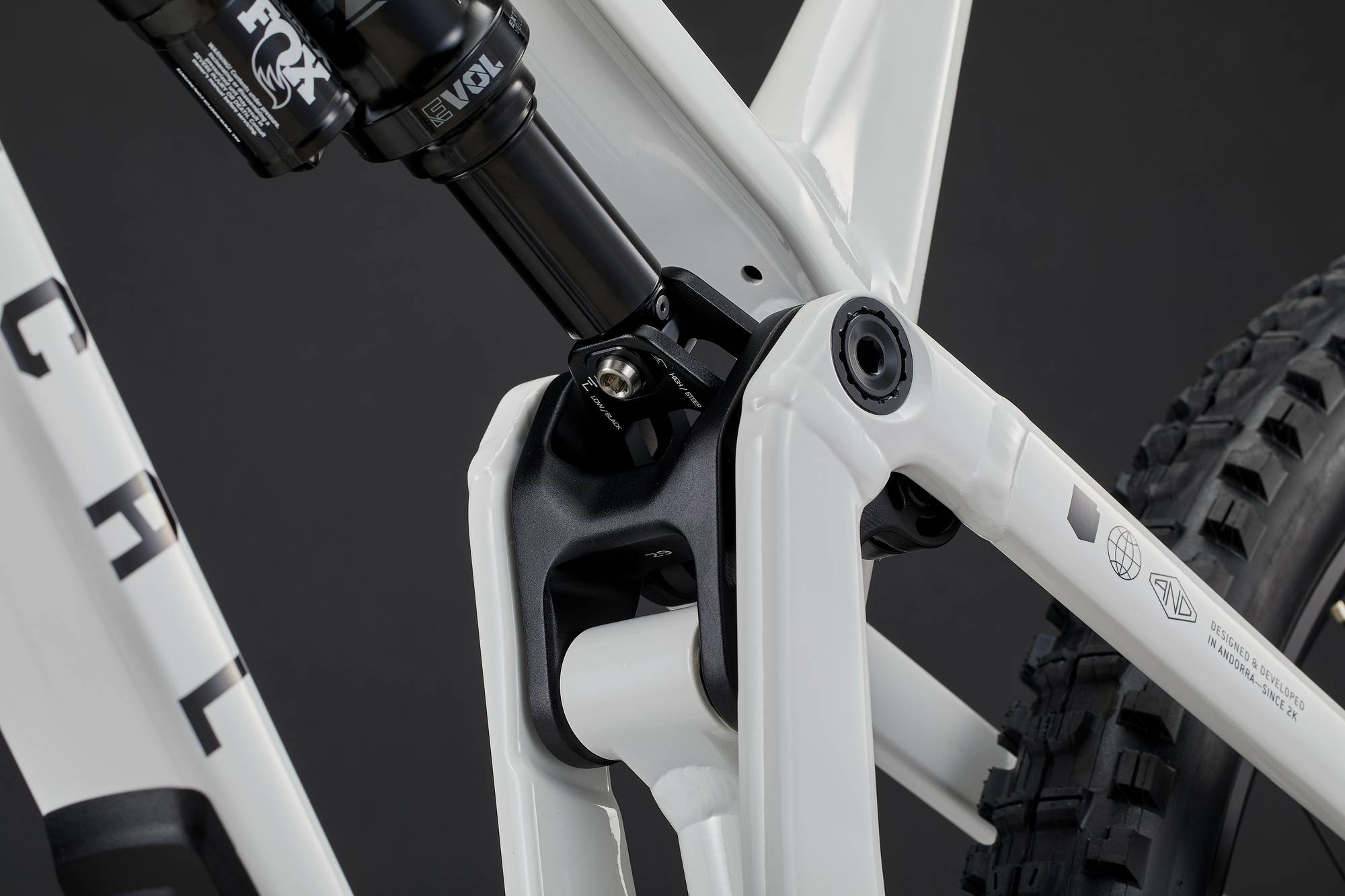 COMMENCAL META V5 ESSENTIAL PURE WHITE