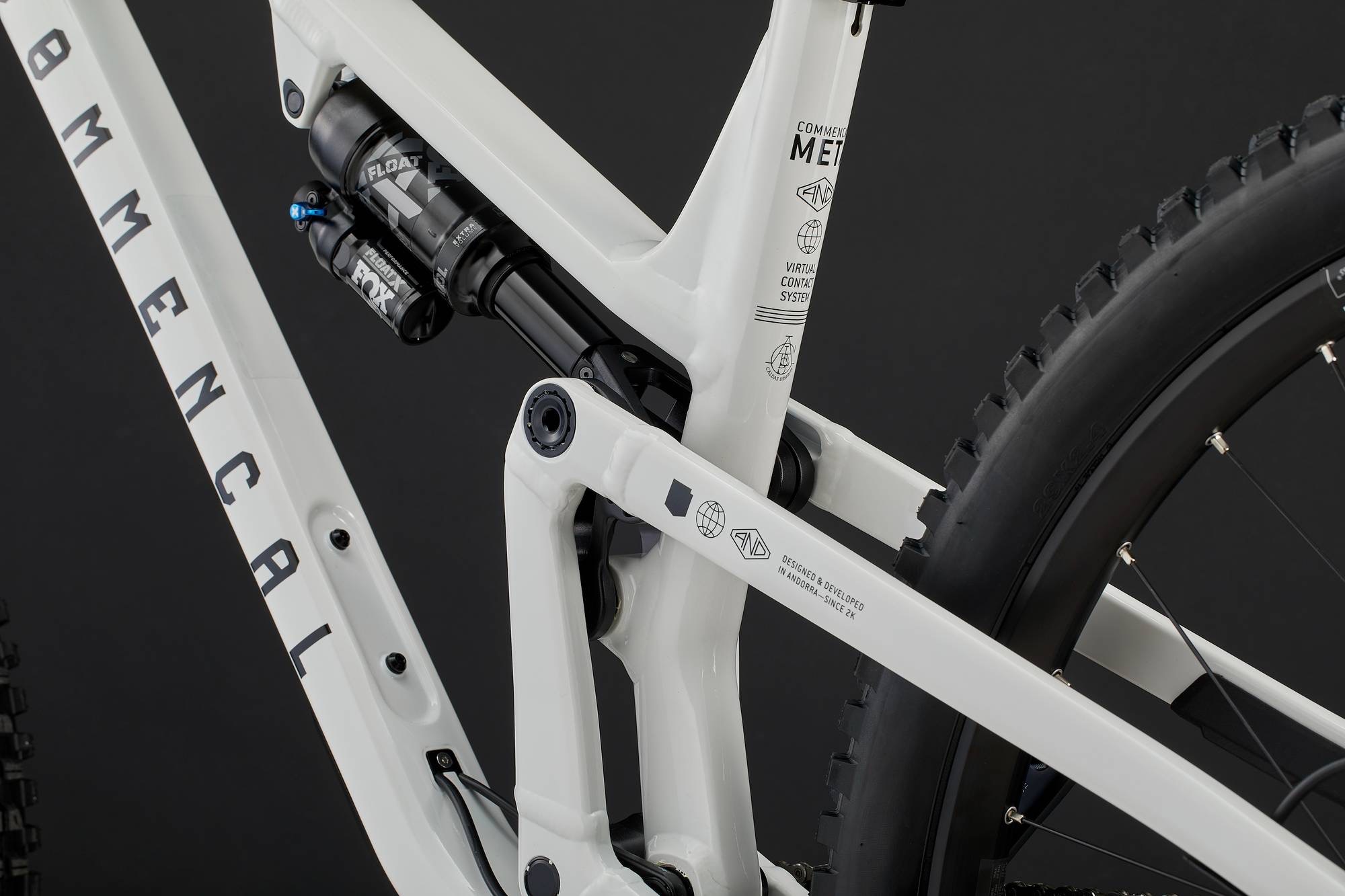 COMMENCAL META V5 ESSENTIAL PURE WHITE