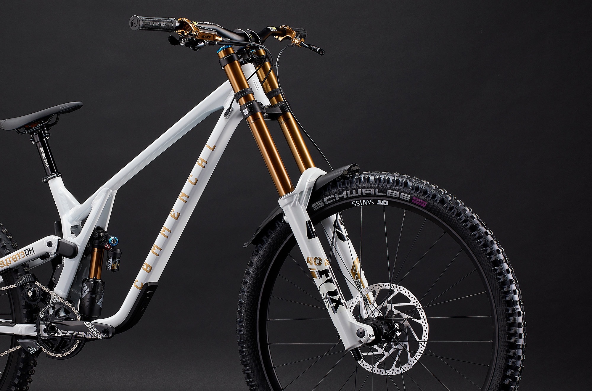 COMMENCAL SUPREME DH V5 SIGNATURE LTD PURE WHITE
