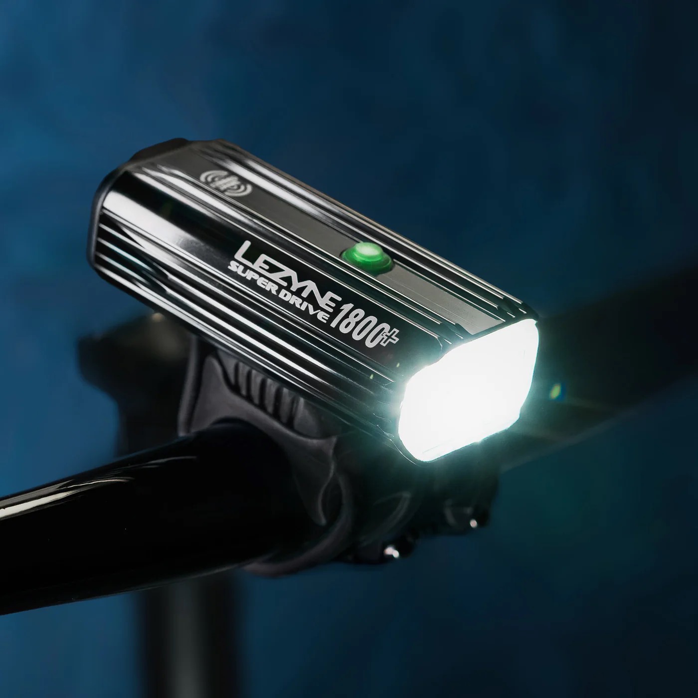 LEZYNE SUPER DRIVE 1800+ SMART FRONT BLACK