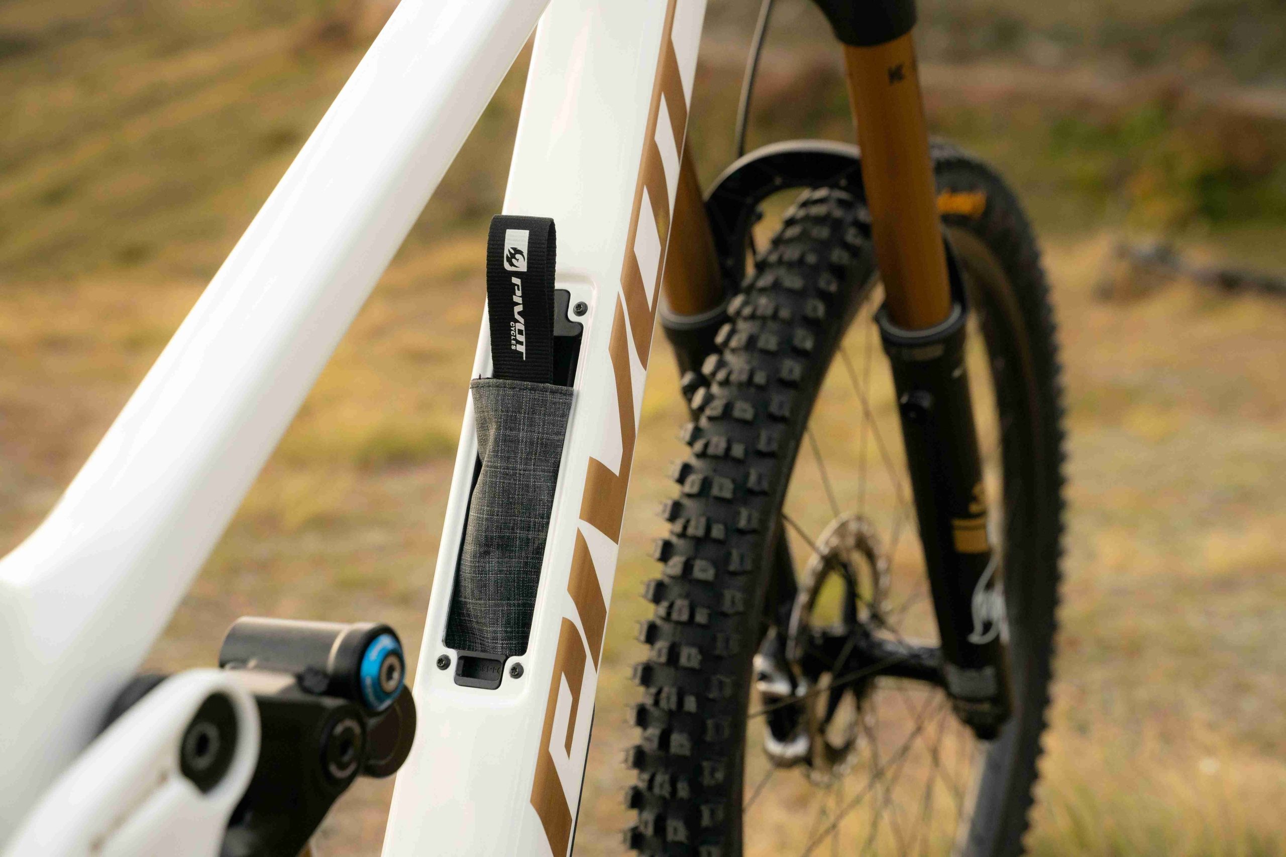 PIVOT FIREBIRD WHITE GOLD